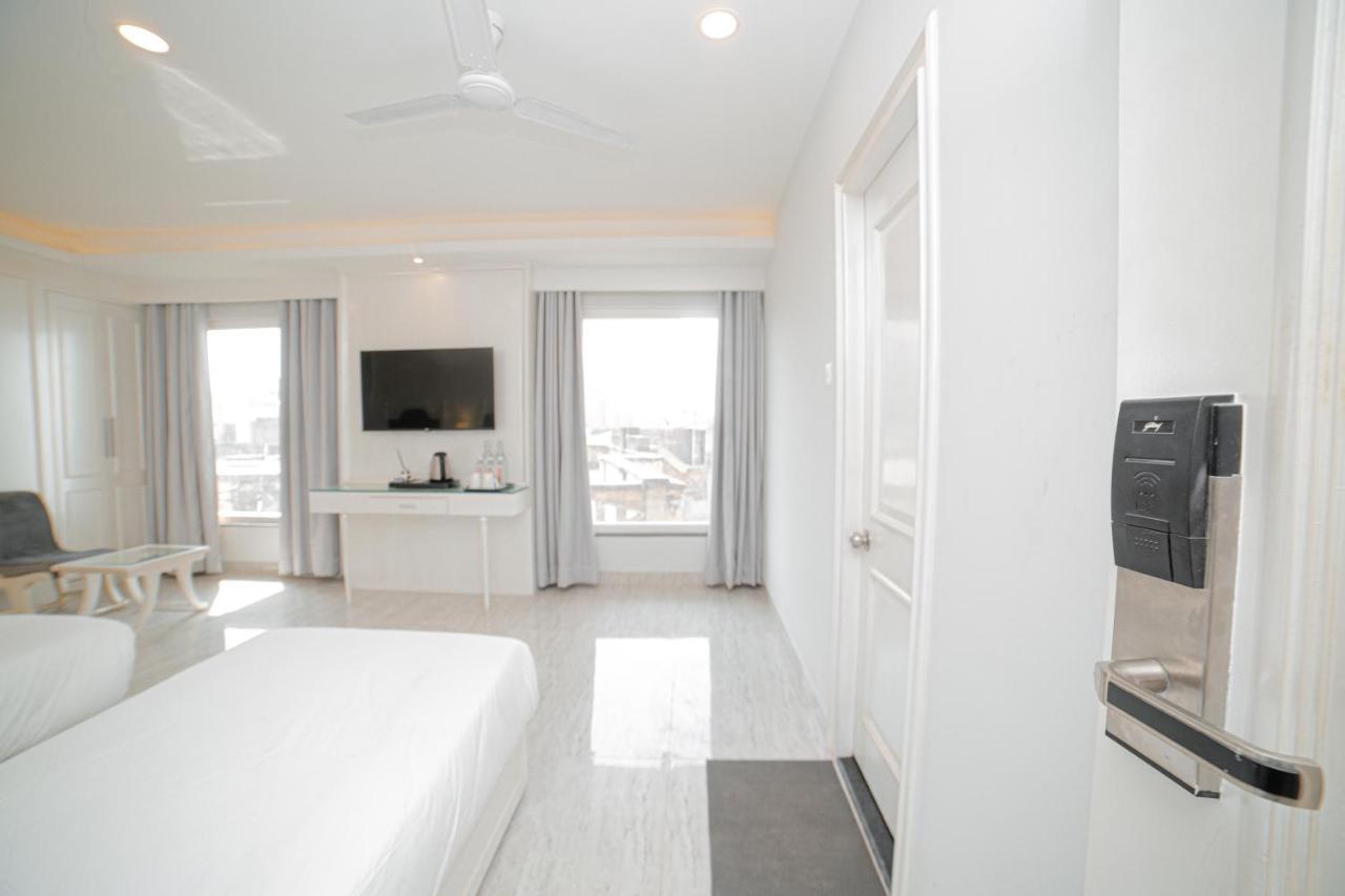 Pearl Courtyard Hotel พาราณสี ภายนอก รูปภาพ