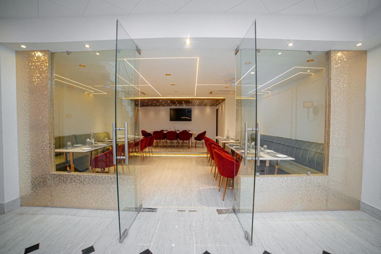 Pearl Courtyard Hotel พาราณสี ภายนอก รูปภาพ