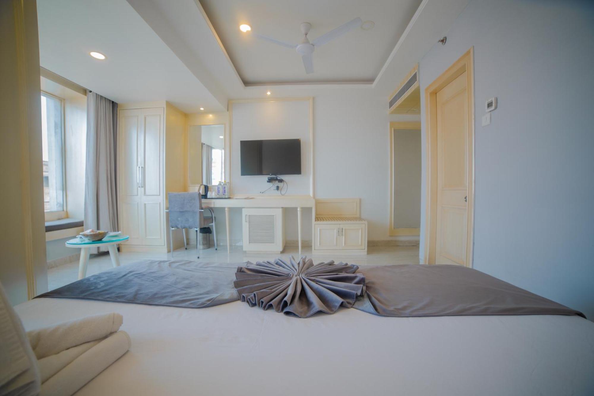 Pearl Courtyard Hotel พาราณสี ภายนอก รูปภาพ