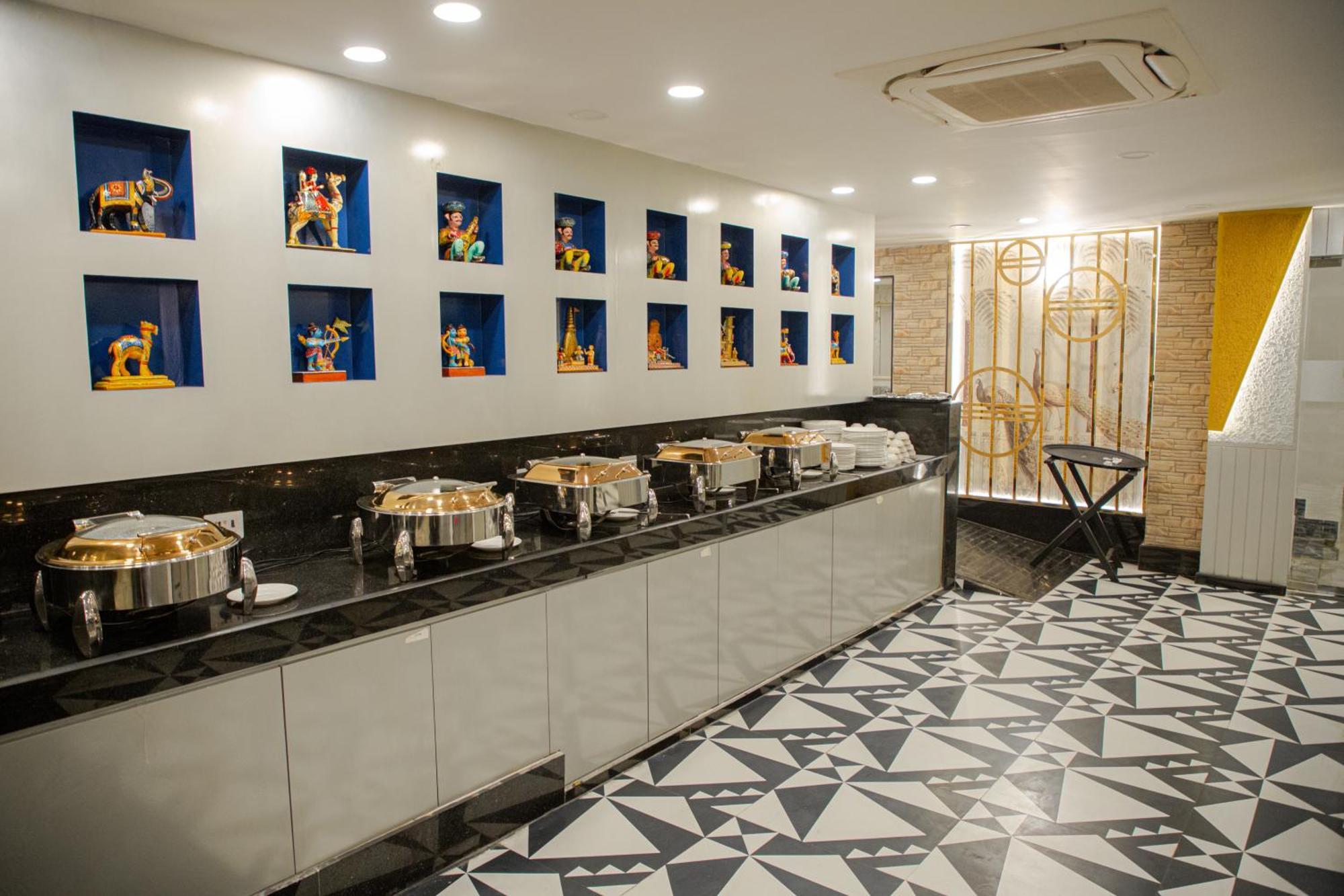 Pearl Courtyard Hotel พาราณสี ภายนอก รูปภาพ