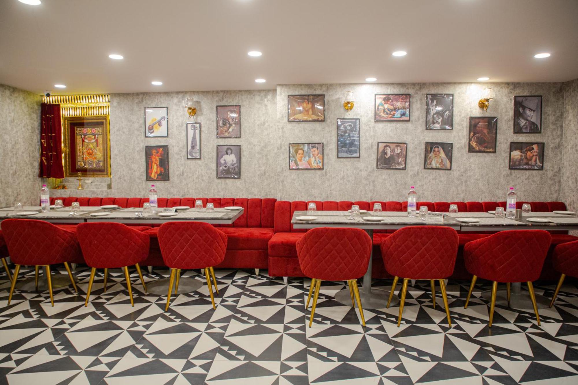 Pearl Courtyard Hotel พาราณสี ภายนอก รูปภาพ