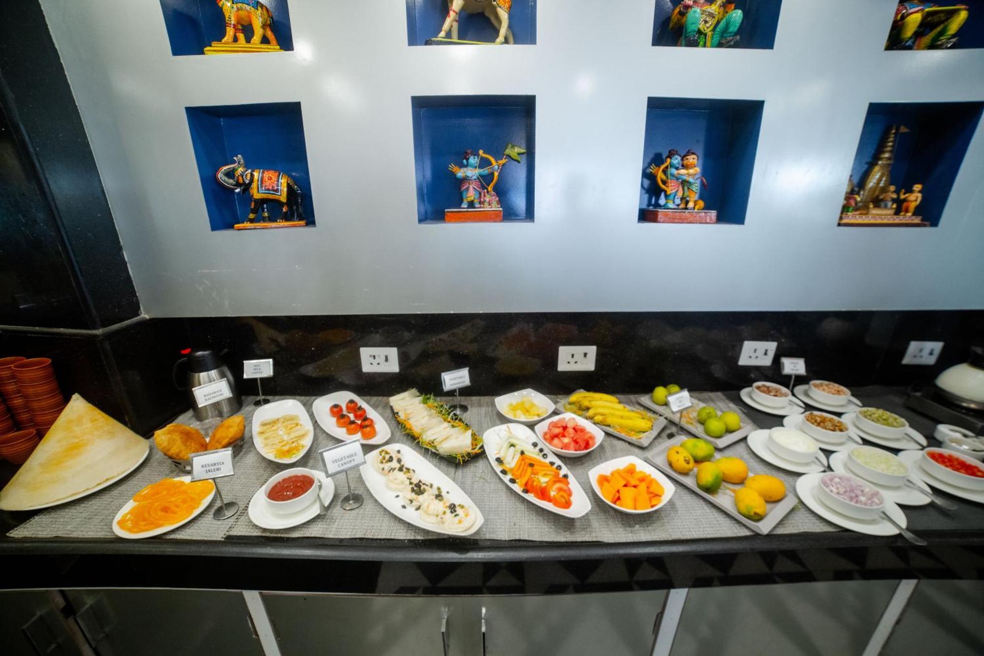 Pearl Courtyard Hotel พาราณสี ภายนอก รูปภาพ