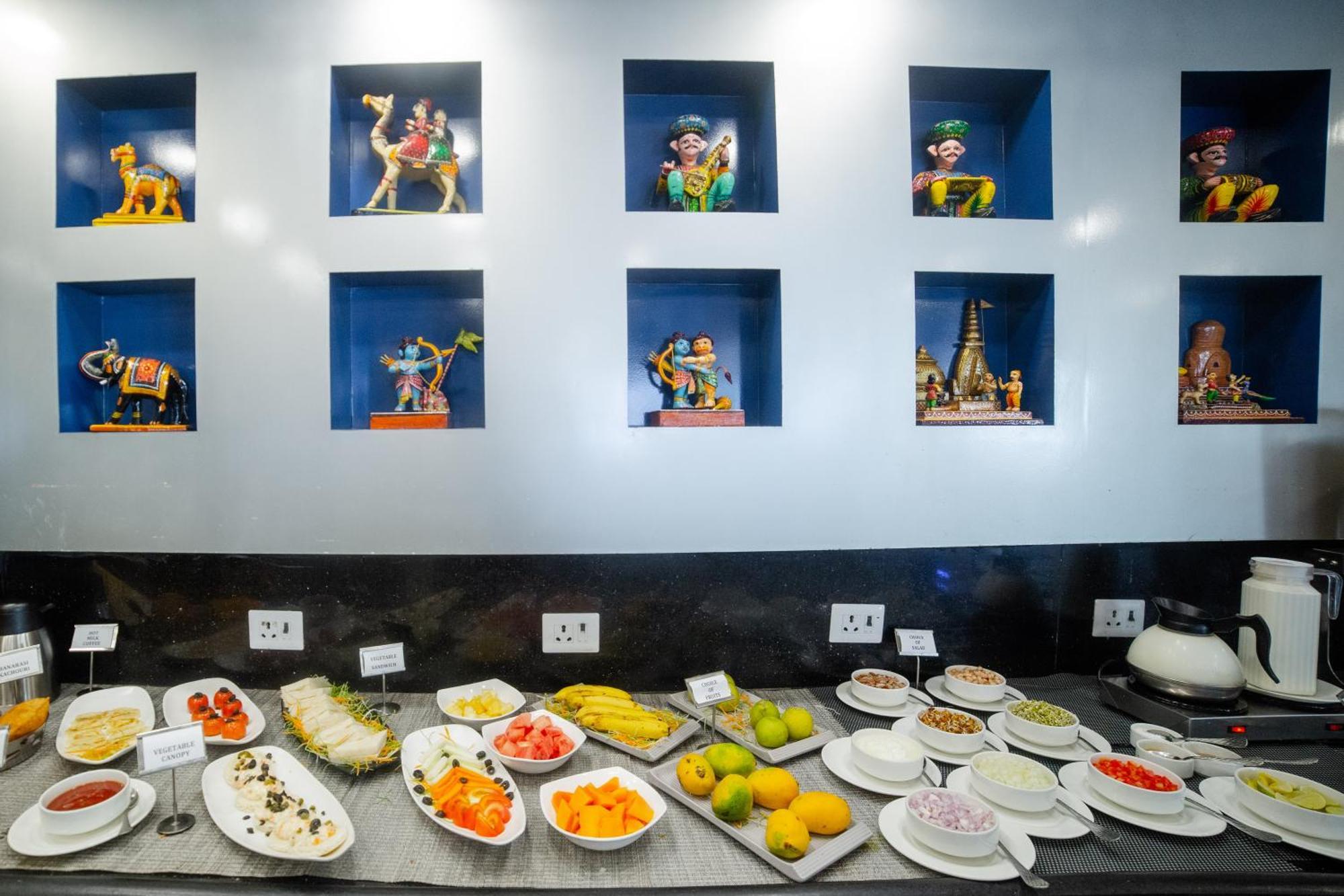 Pearl Courtyard Hotel พาราณสี ภายนอก รูปภาพ