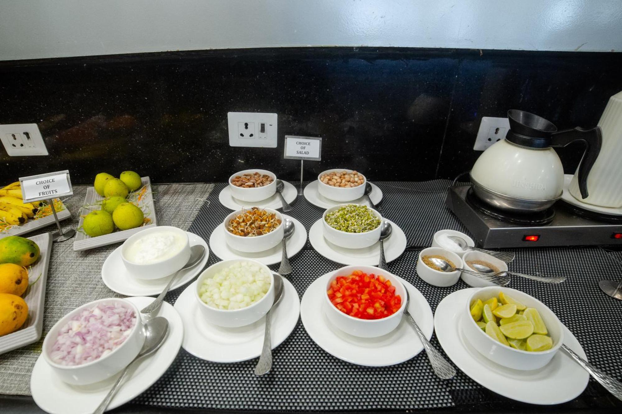 Pearl Courtyard Hotel พาราณสี ภายนอก รูปภาพ